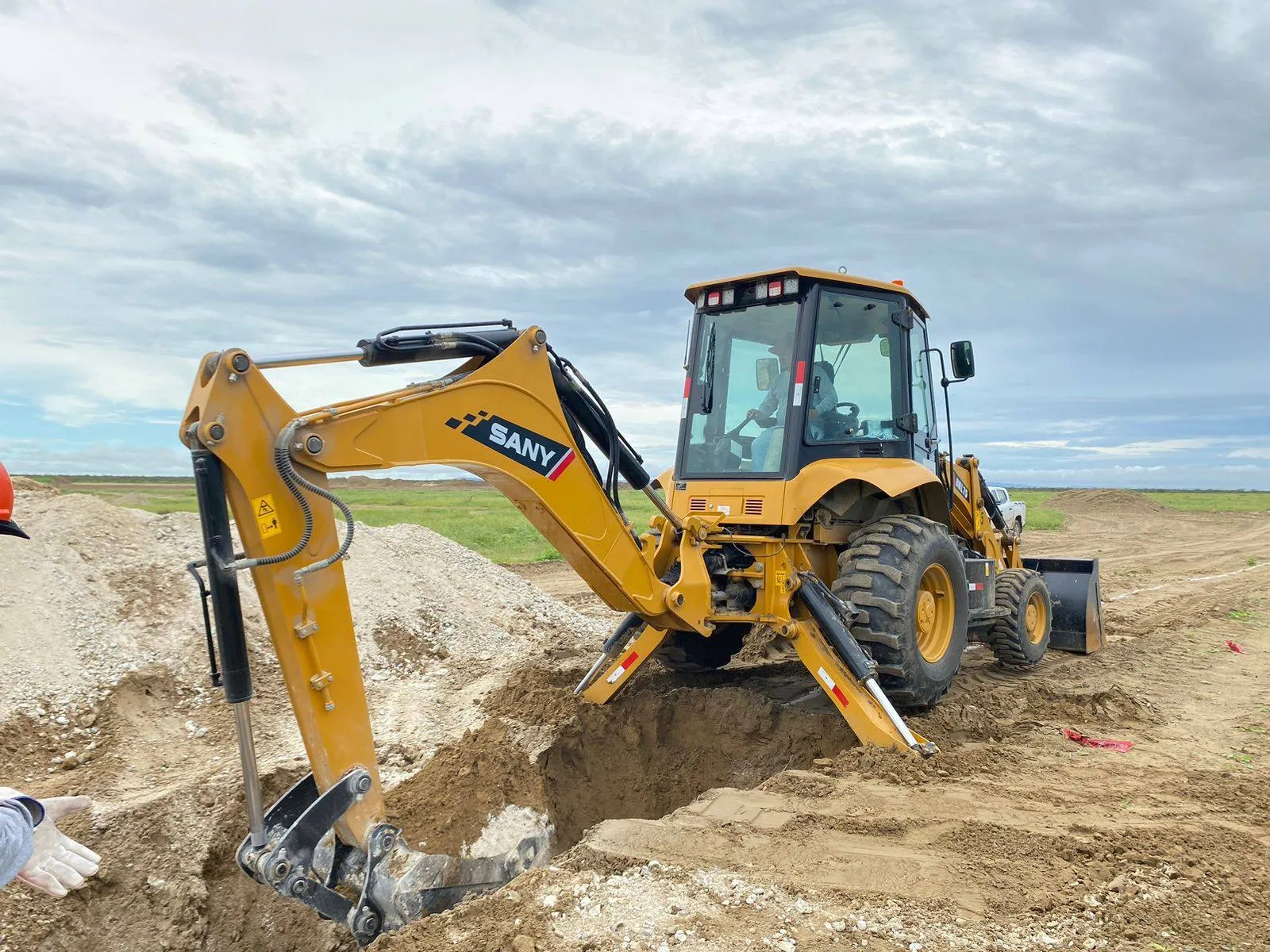 Backhoe loader 
